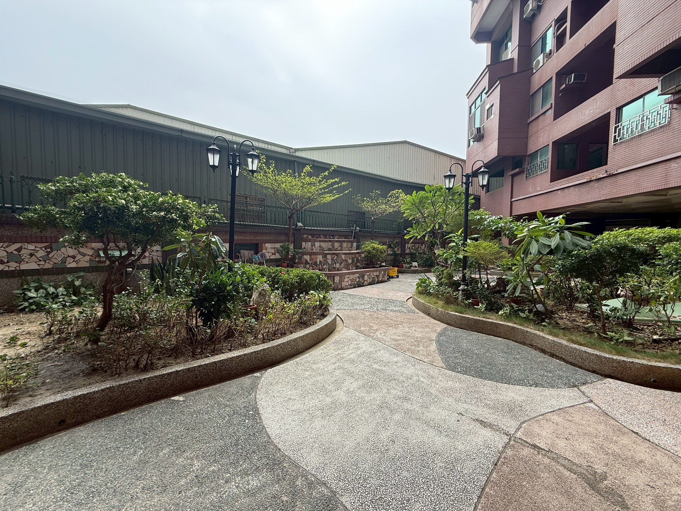 LINE_ALBUM_歸仁區中正南一路120號6樓_251127_2