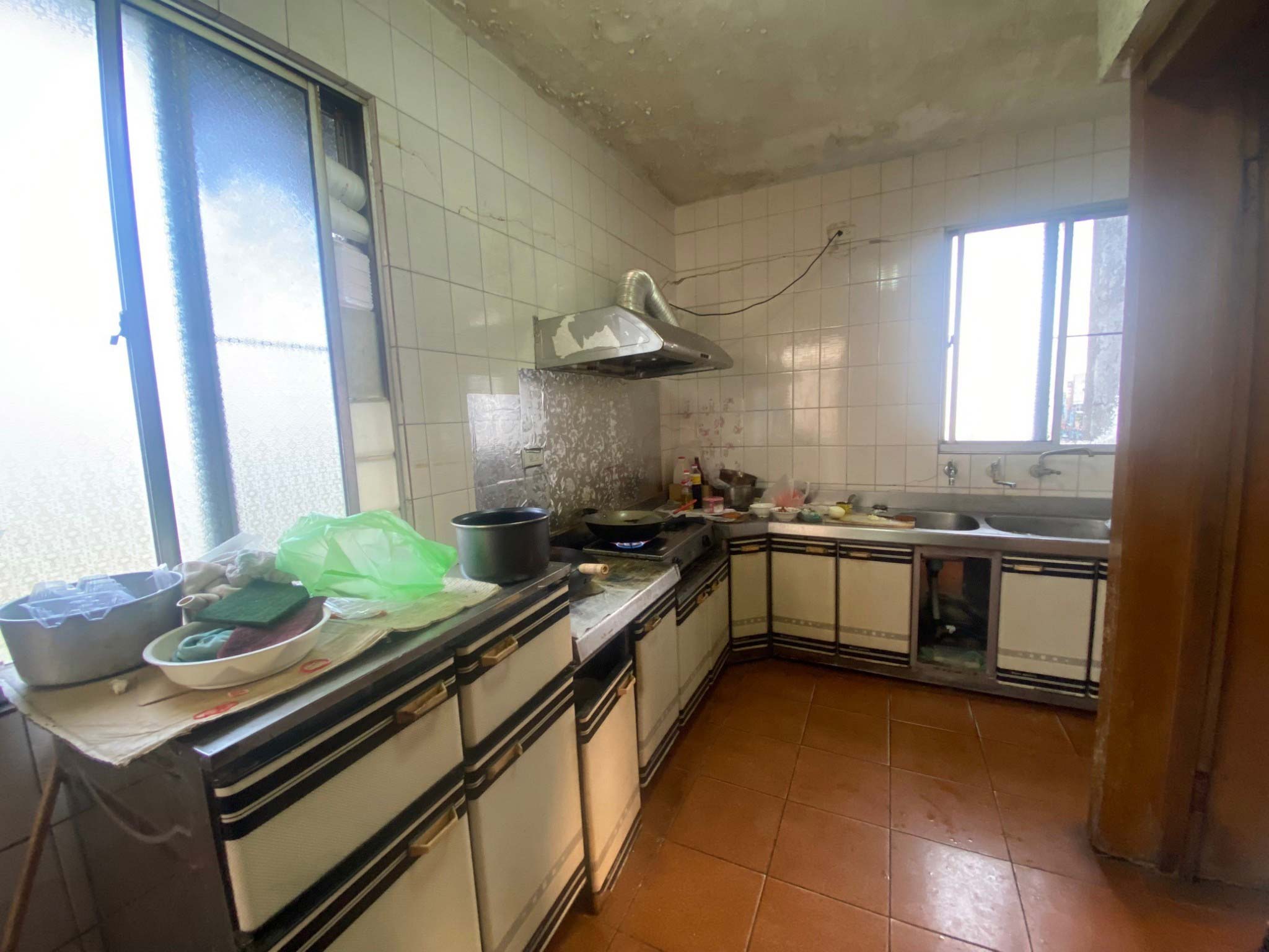 LINE_ALBUM_新化中山路大面寬鑽金店住_240923_6