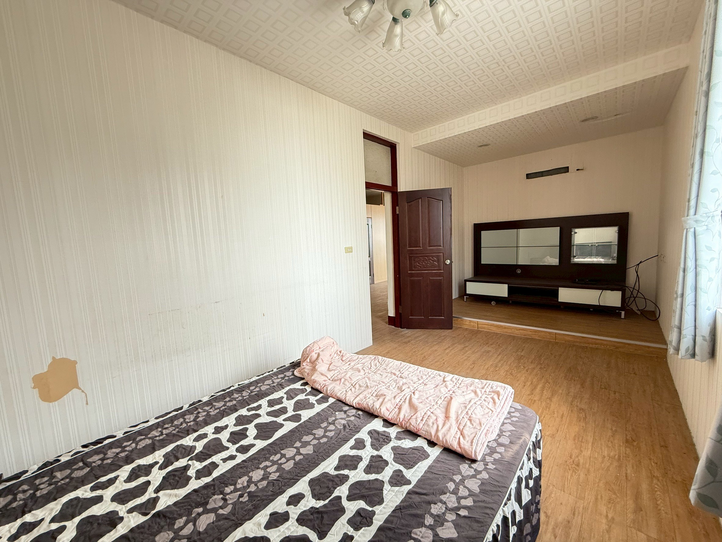 LINE_ALBUM_租件-民生路312號（透天）_250509_9