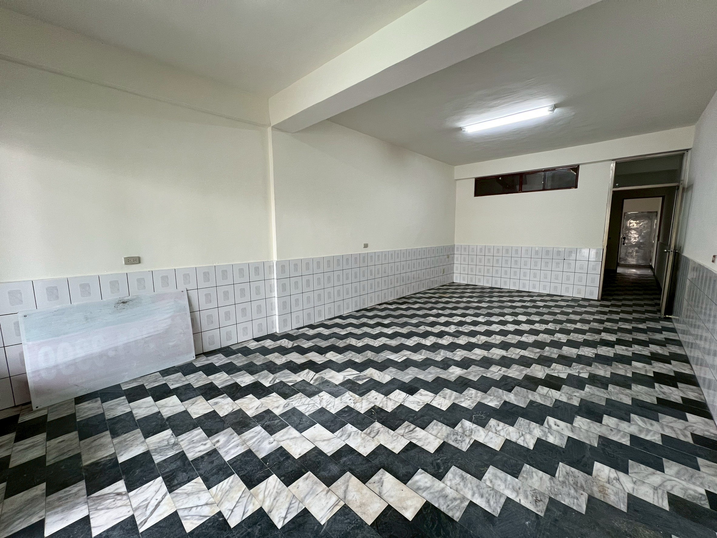 LINE_ALBUM_中正路賺錢金店住_250508_1