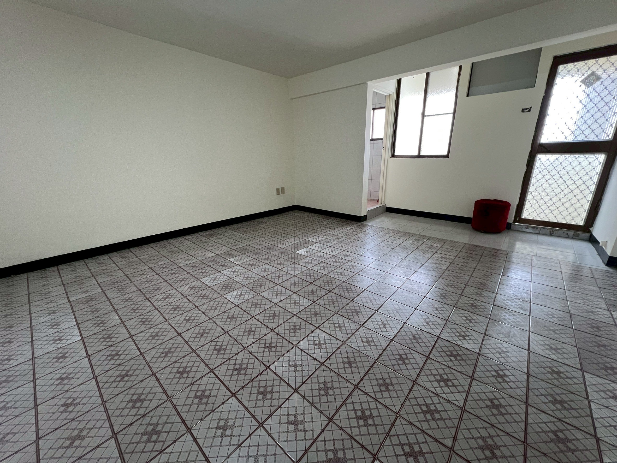 LINE_ALBUM_中正路賺錢金店住_250508_11