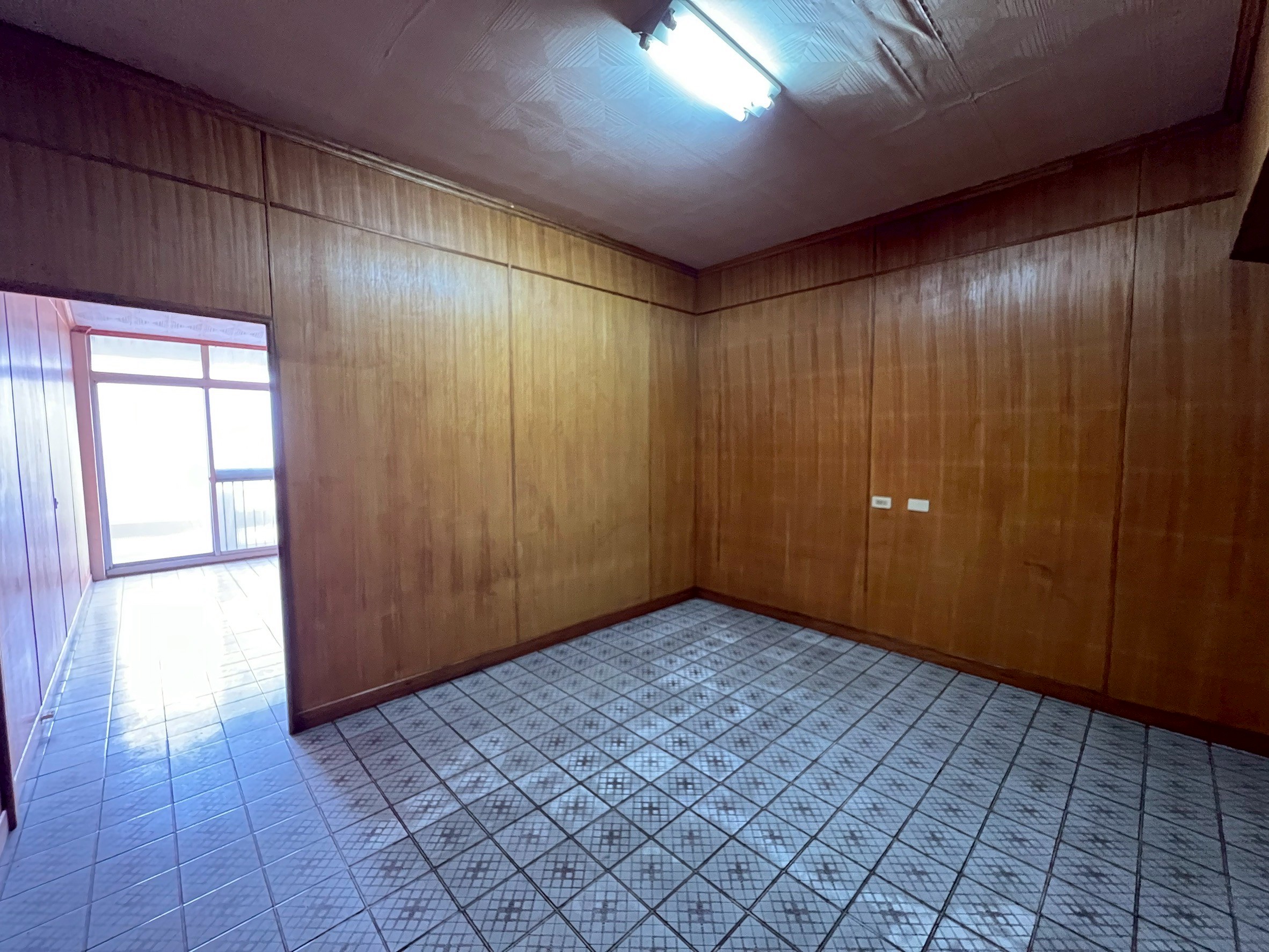 LINE_ALBUM_中正路賺錢金店住_250508_13