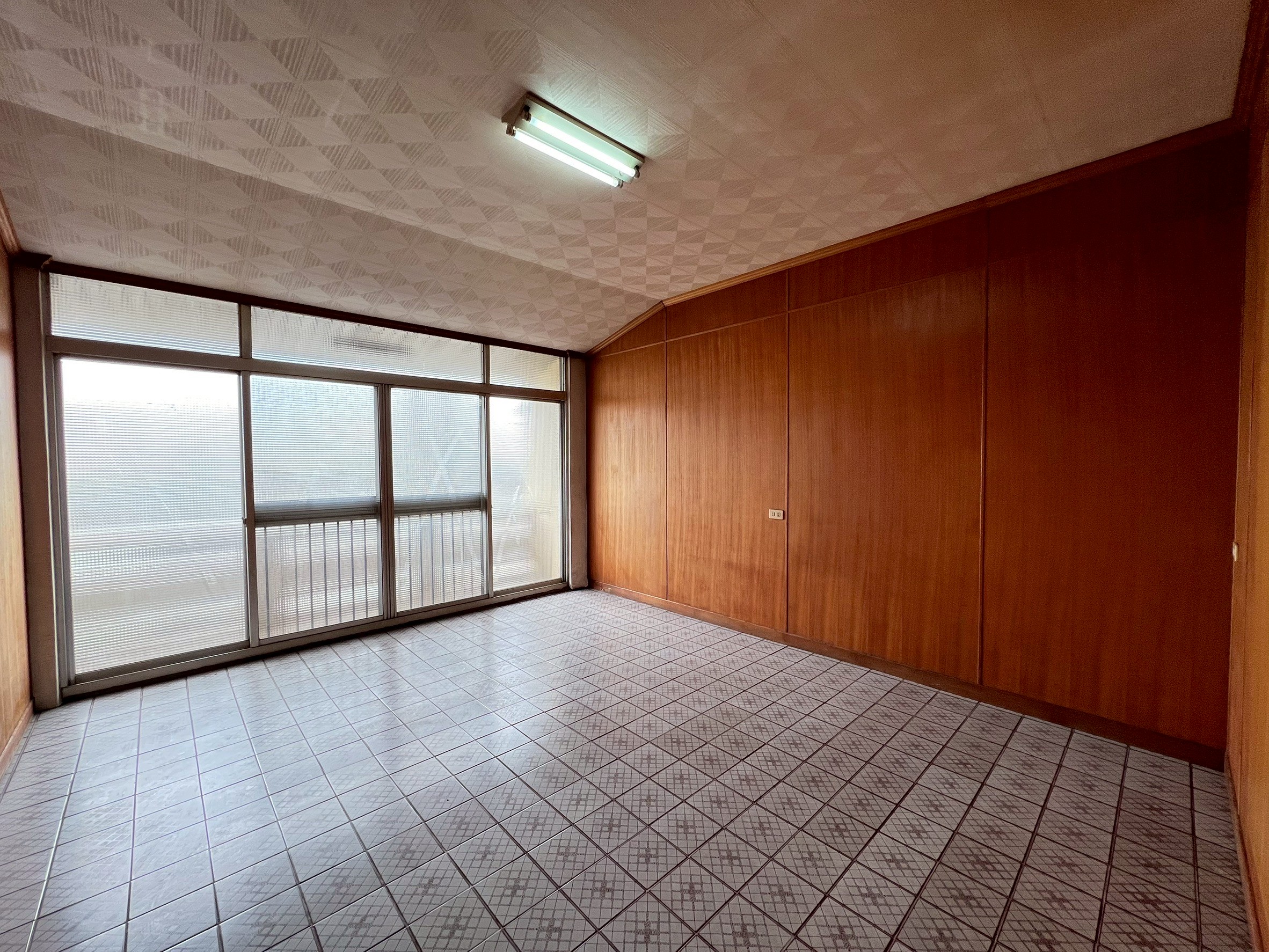 LINE_ALBUM_中正路賺錢金店住_250508_14