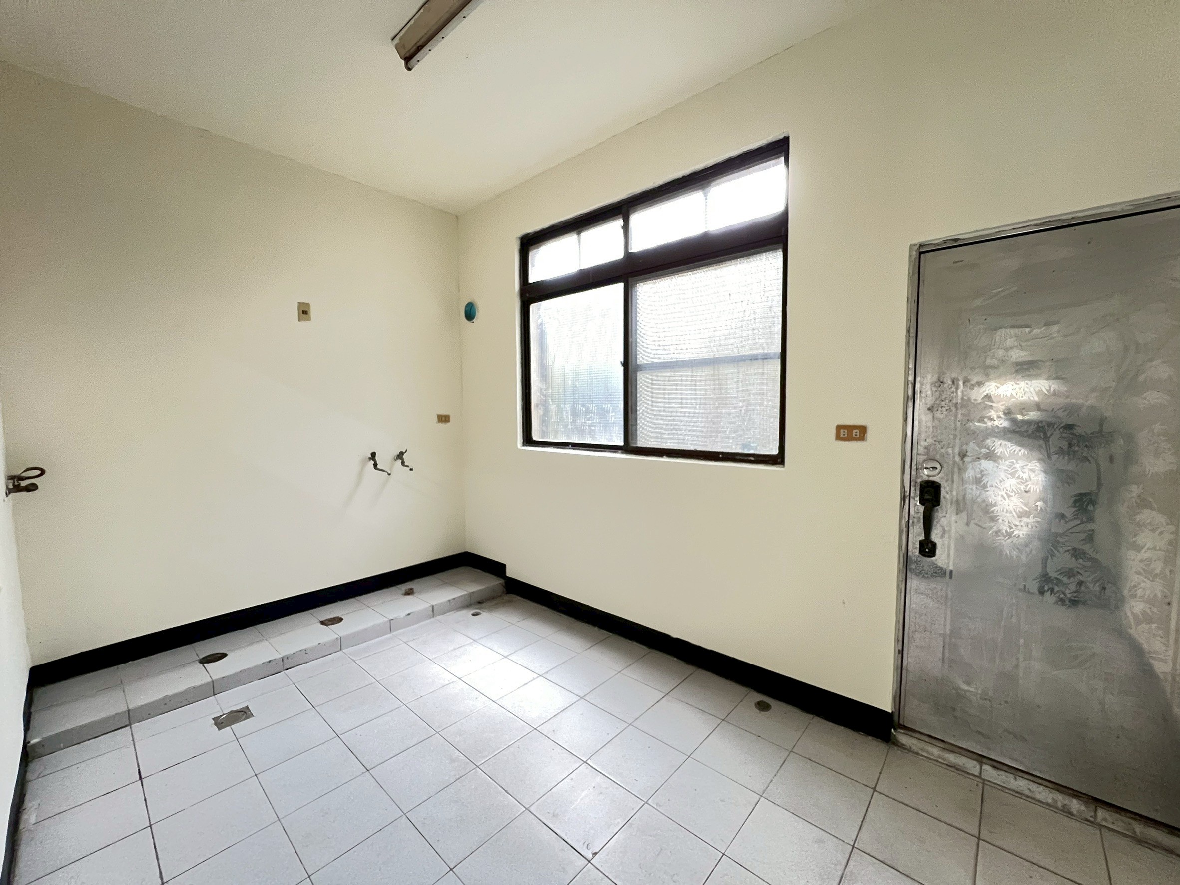 LINE_ALBUM_中正路賺錢金店住_250508_4