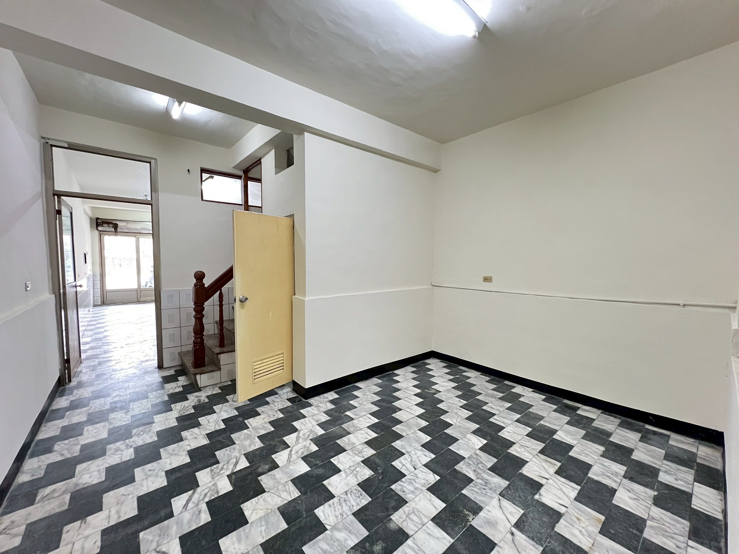 LINE_ALBUM_中正路賺錢金店住_250508_5