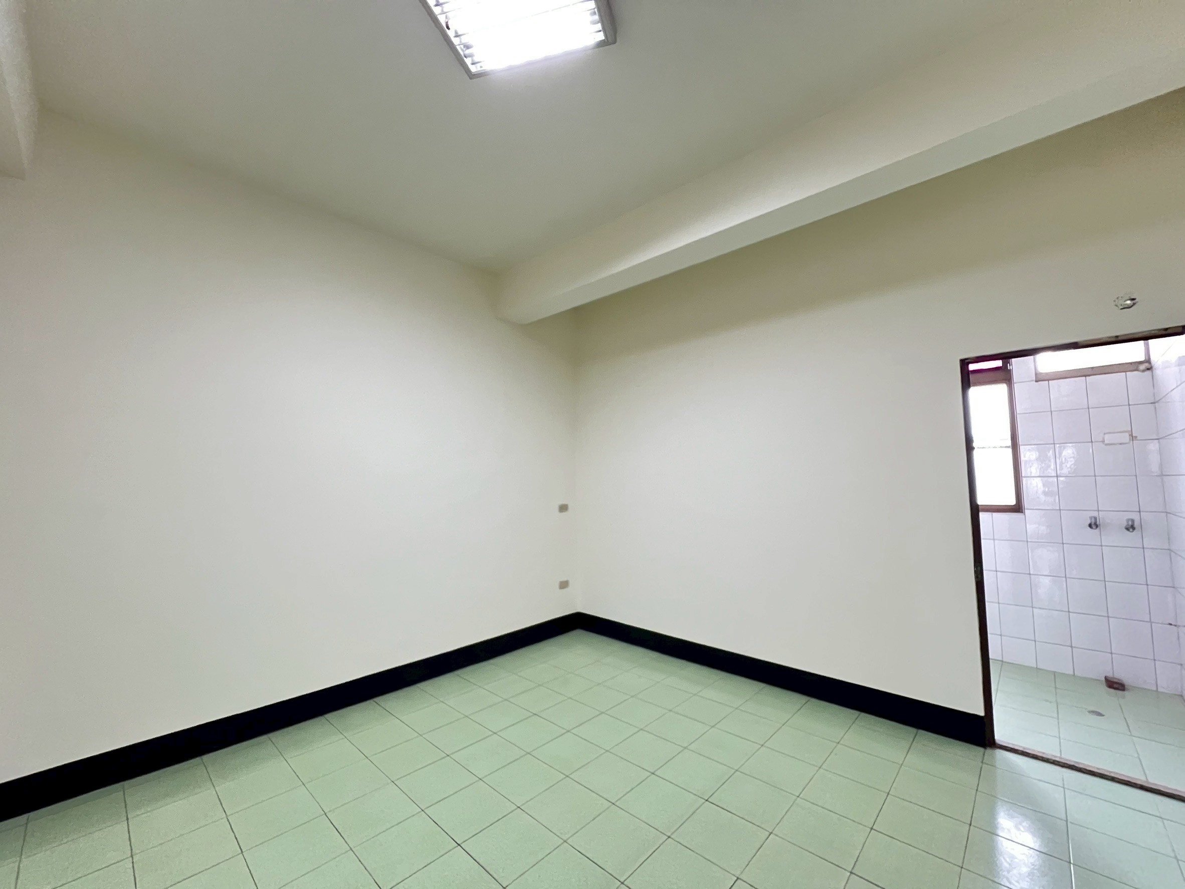 LINE_ALBUM_中正路賺錢金店住_250508_8