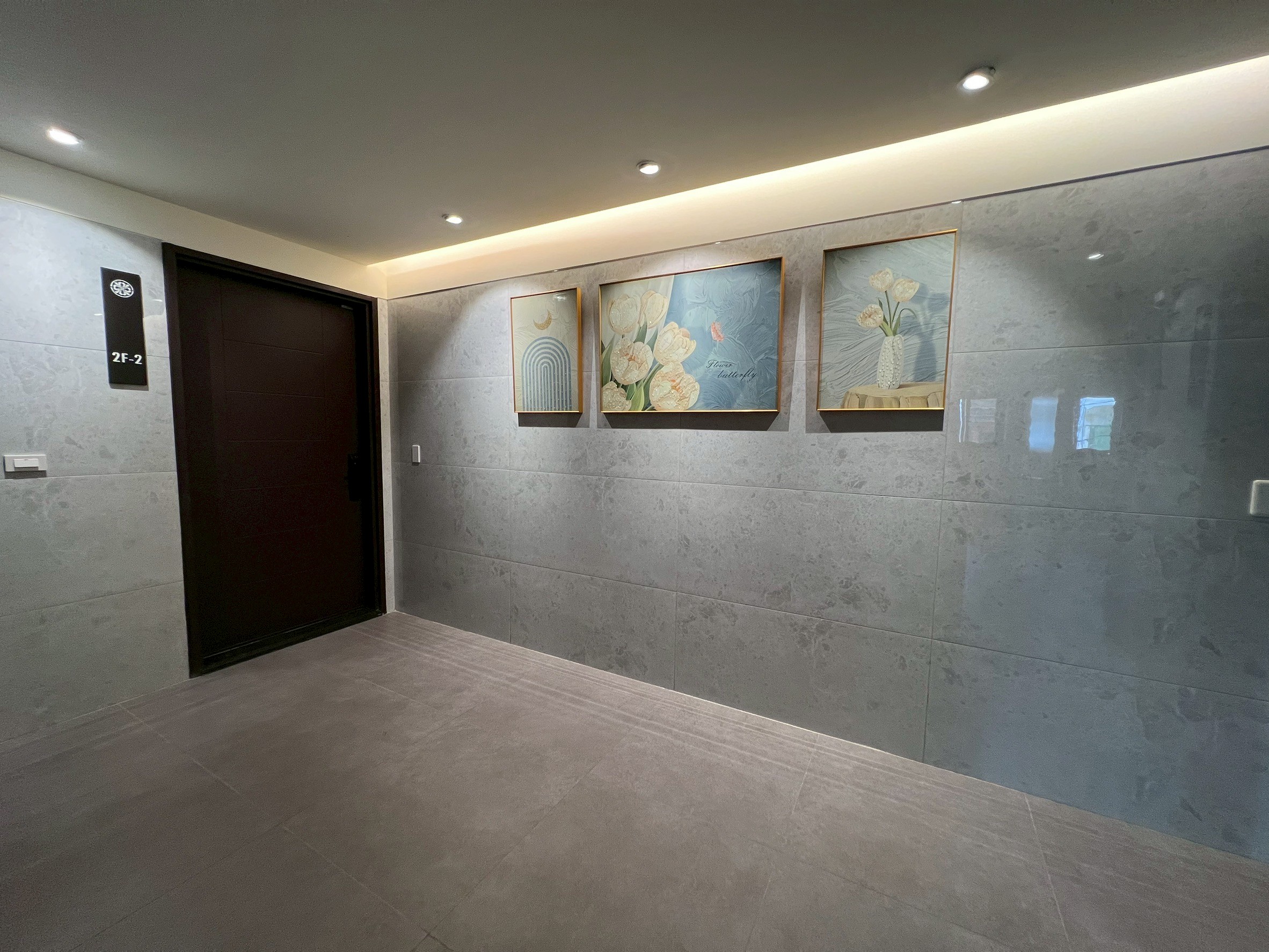 LINE_ALBUM_新化市場寬敞透天_250912_1