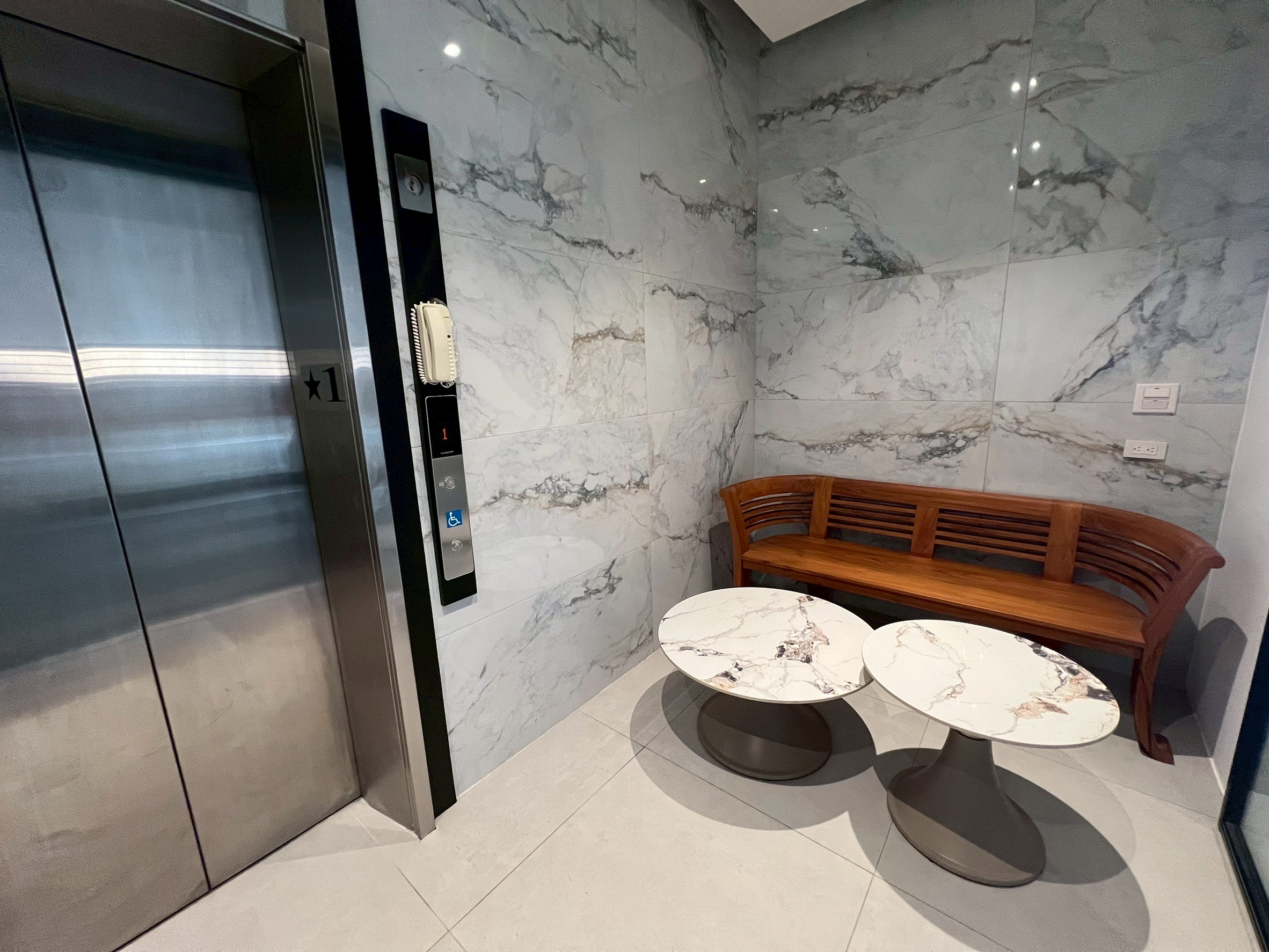 LINE_ALBUM_新化市場寬敞透天_250912_5