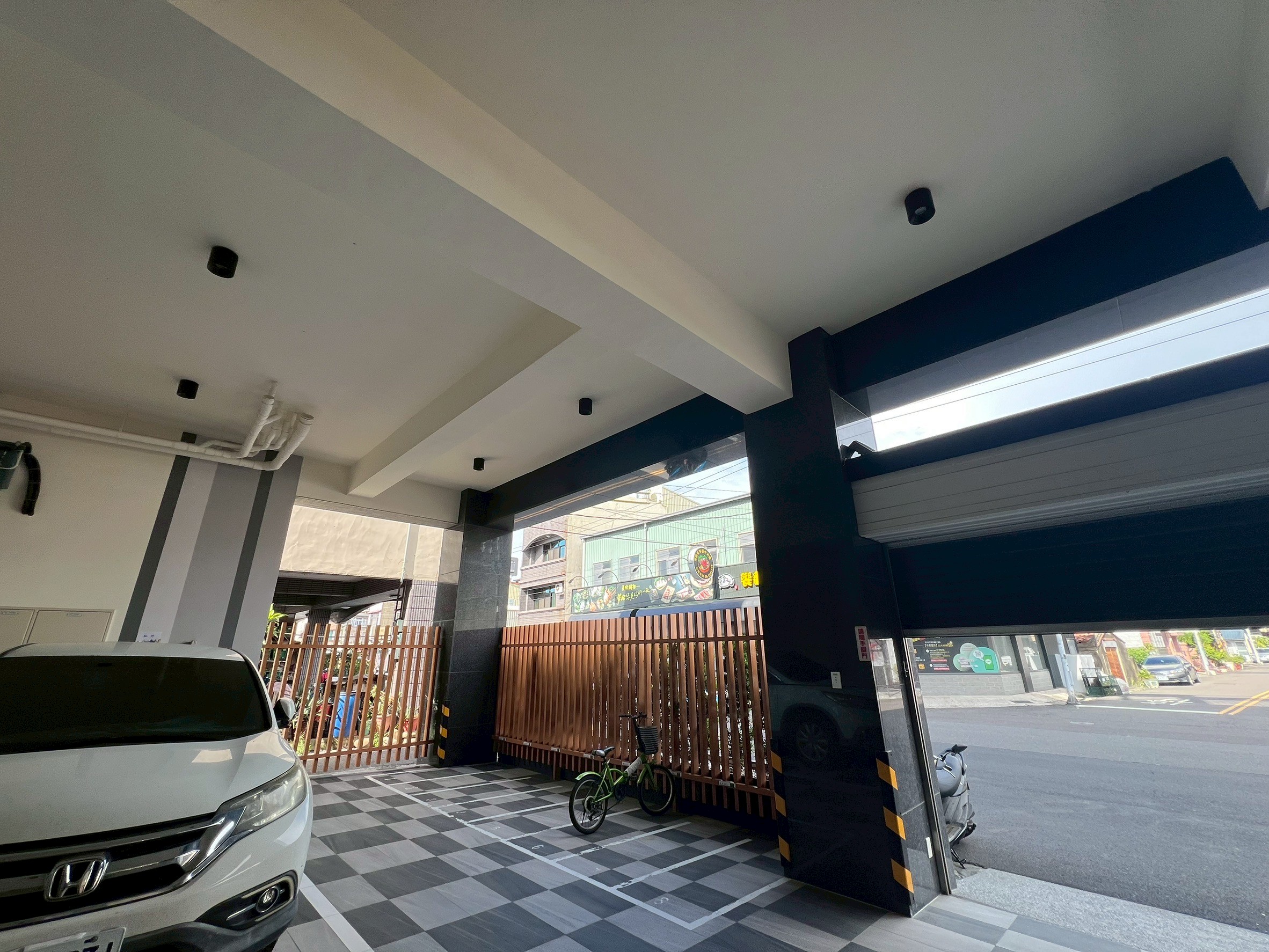 LINE_ALBUM_新化市場寬敞透天_250912_6