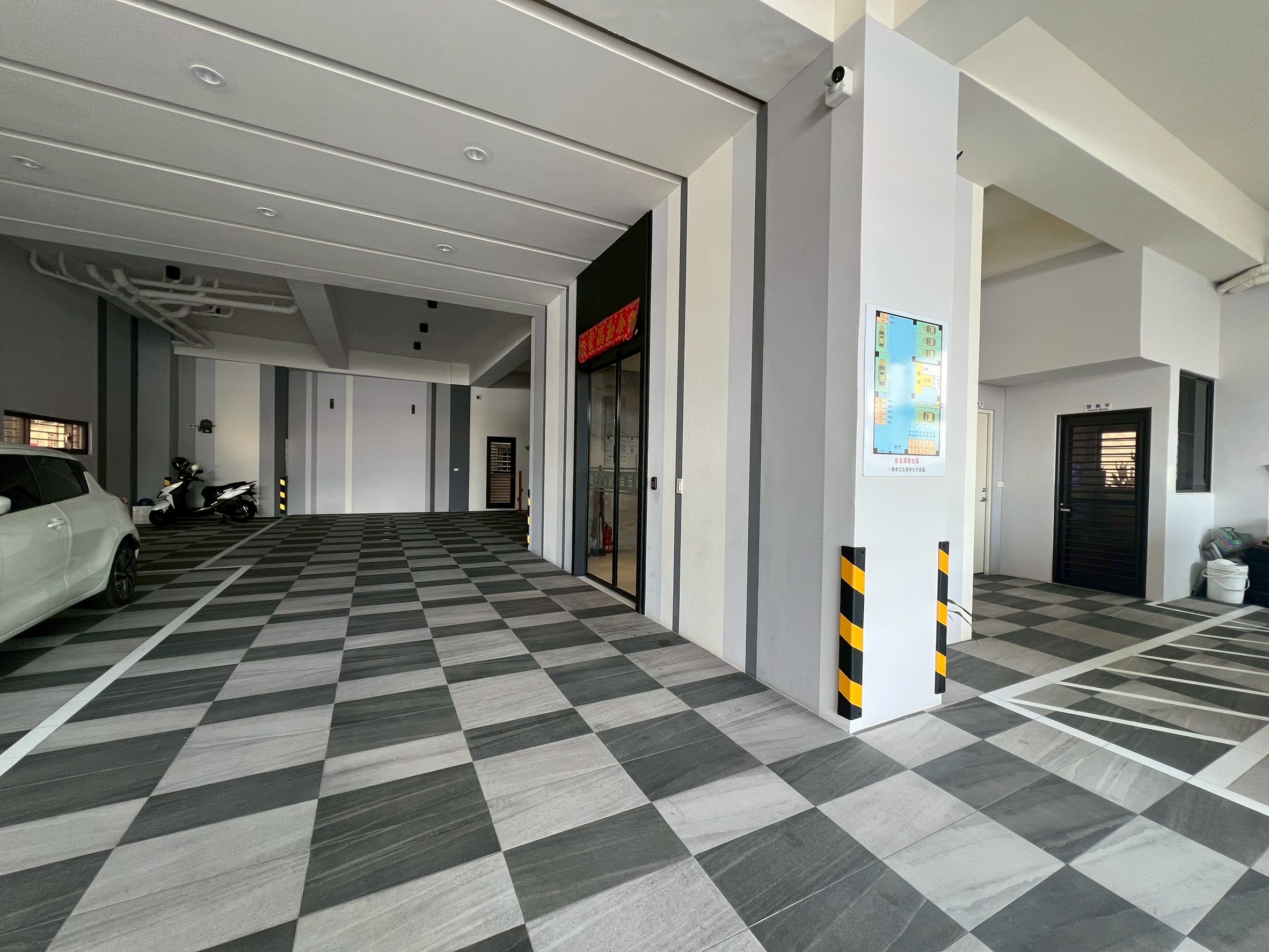 LINE_ALBUM_新化市場寬敞透天_250912_7