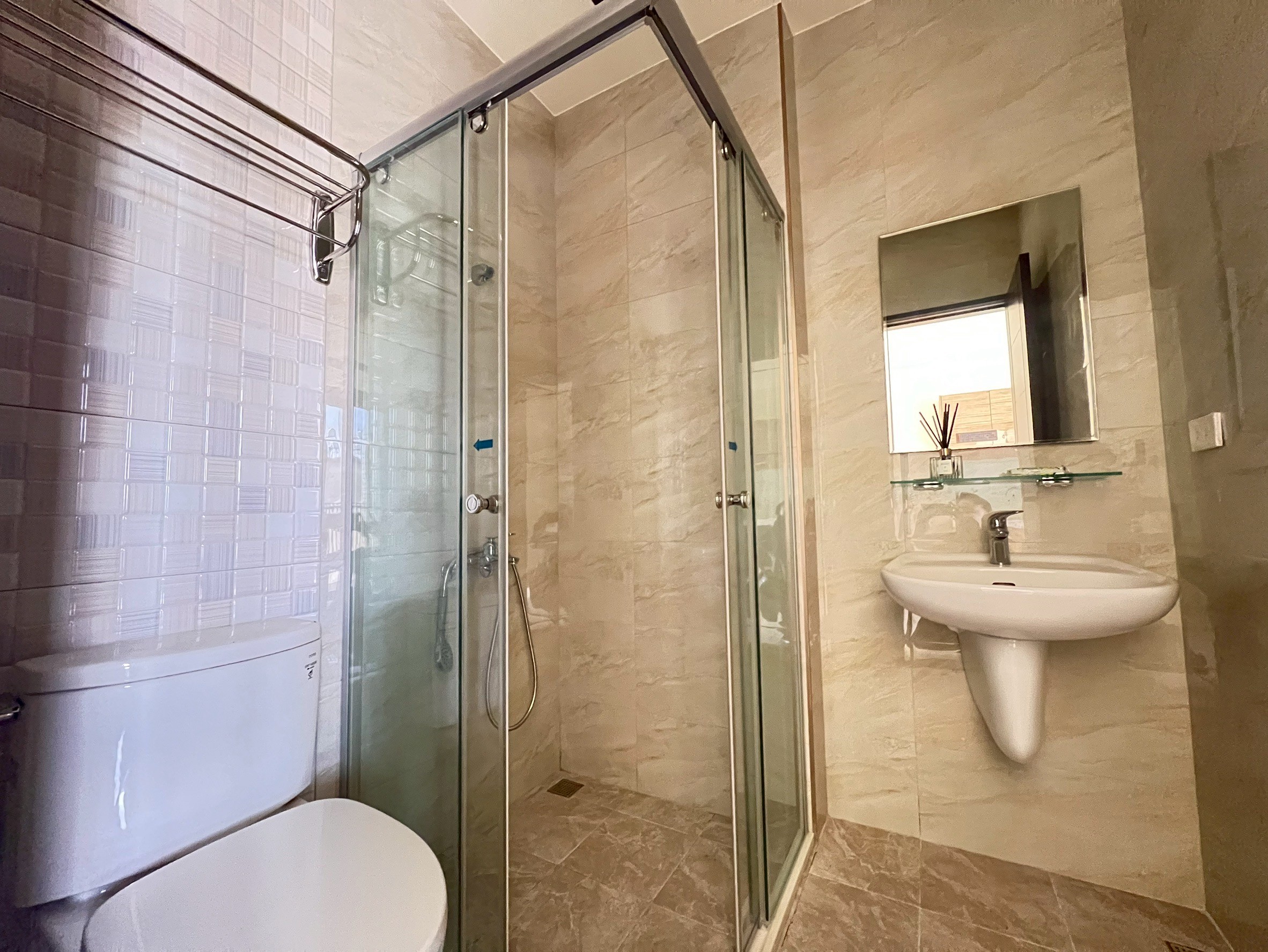 LINE_ALBUM_金玉建設（2樓之三、3樓之三，共兩戶）_250912_7