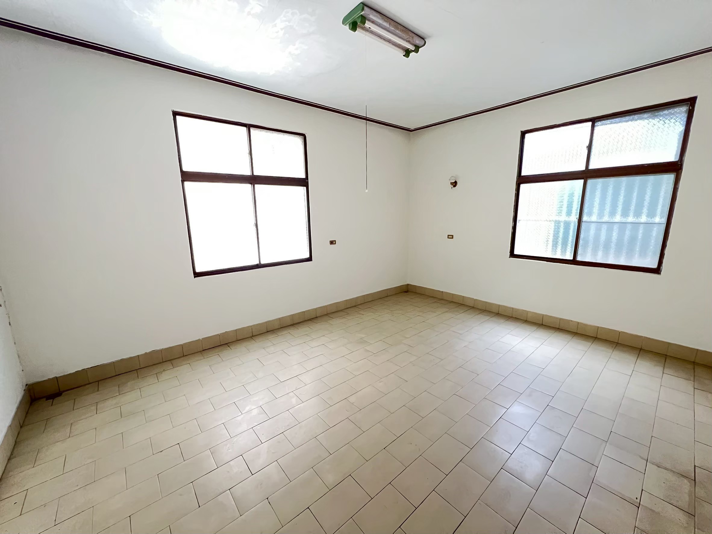 LINE_ALBUM_新化市場寬敞透天_251116_12