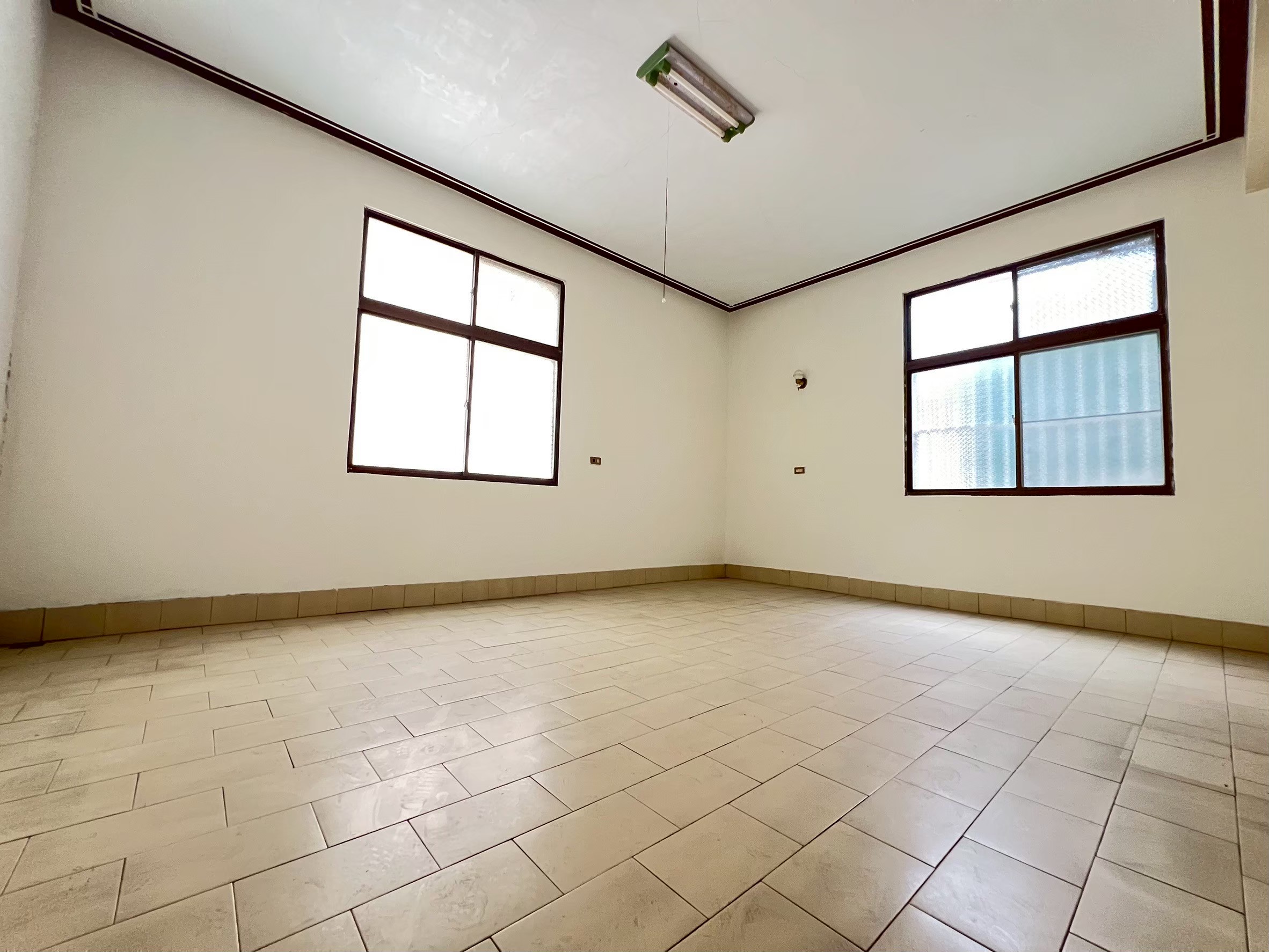 LINE_ALBUM_新化市場寬敞透天_251116_13