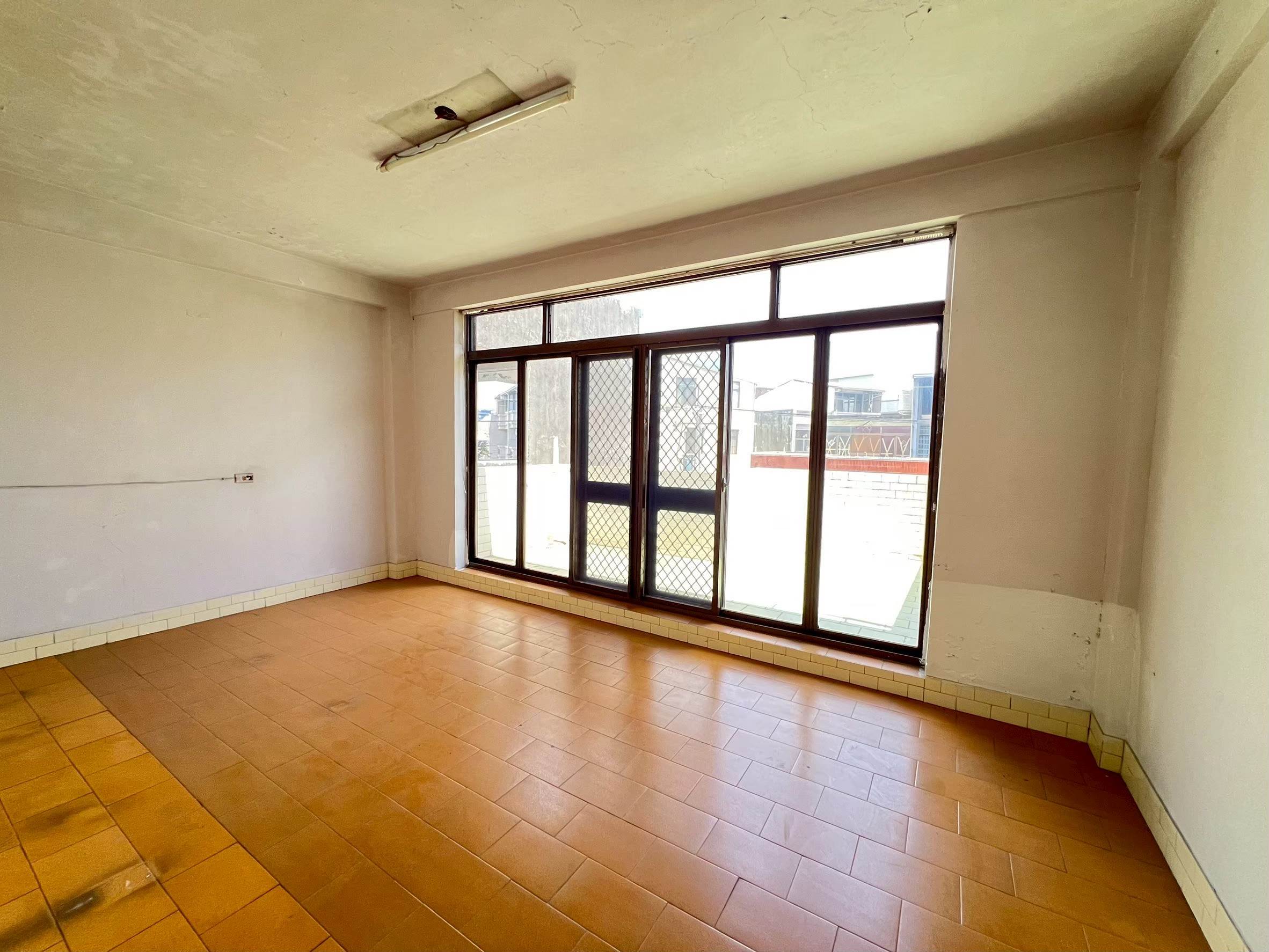 LINE_ALBUM_新化市場寬敞透天_251116_14