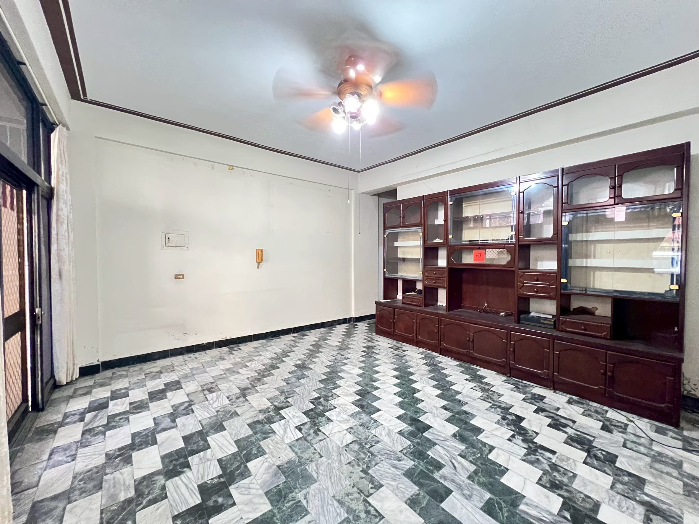 LINE_ALBUM_新化市場寬敞透天_251116_3