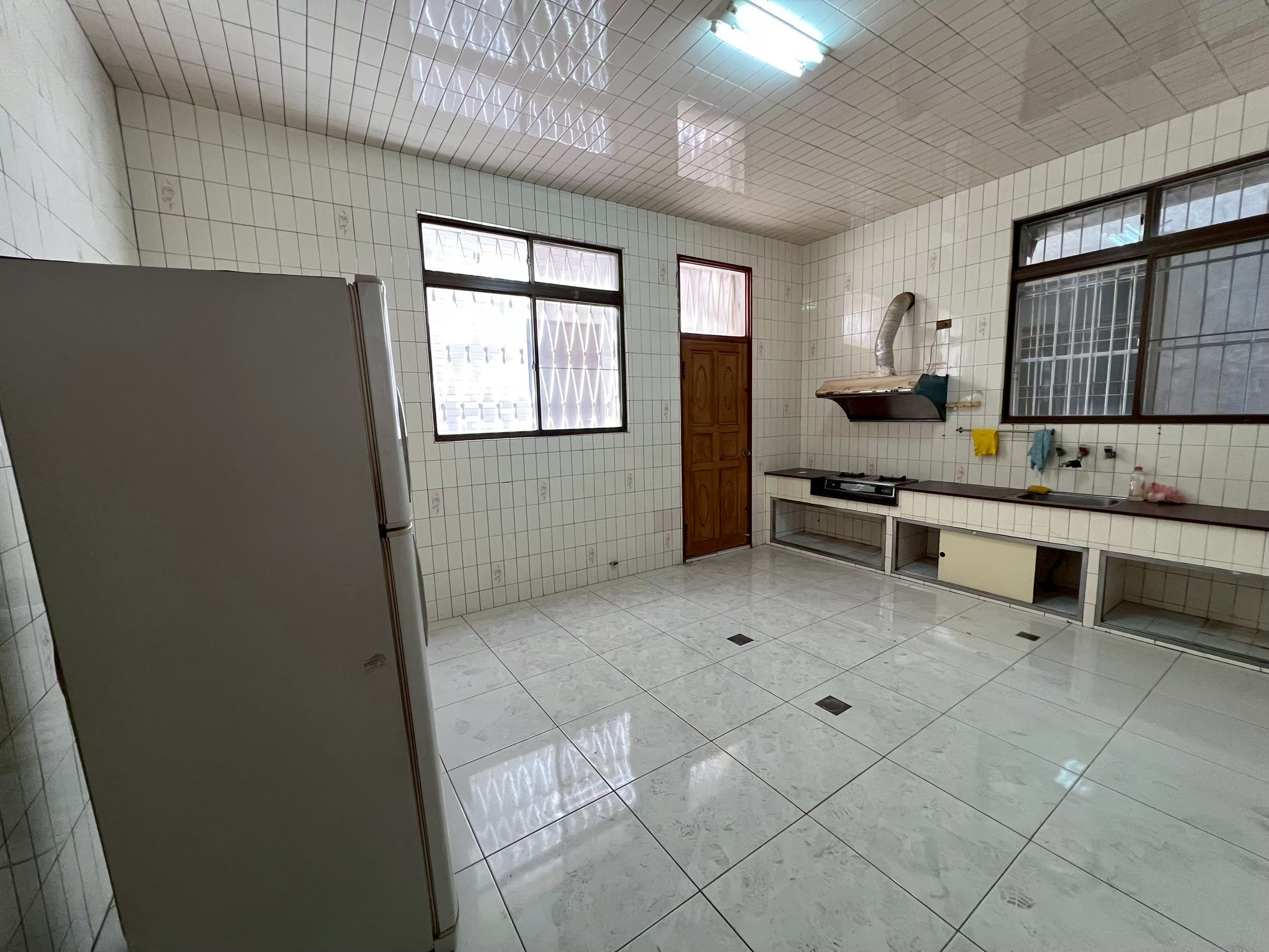 LINE_ALBUM_新化市場寬敞透天_251116_6