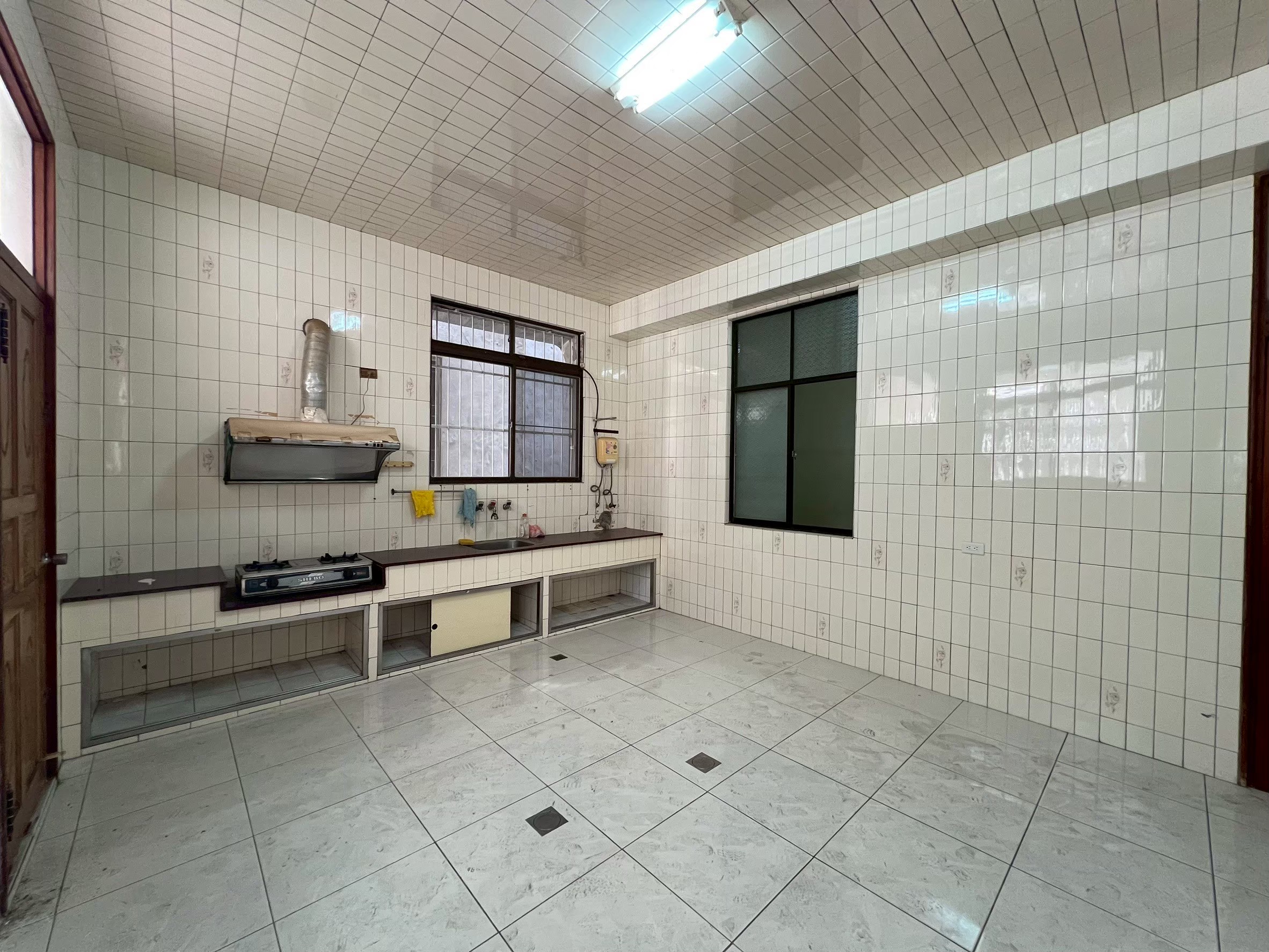 LINE_ALBUM_新化市場寬敞透天_251116_7