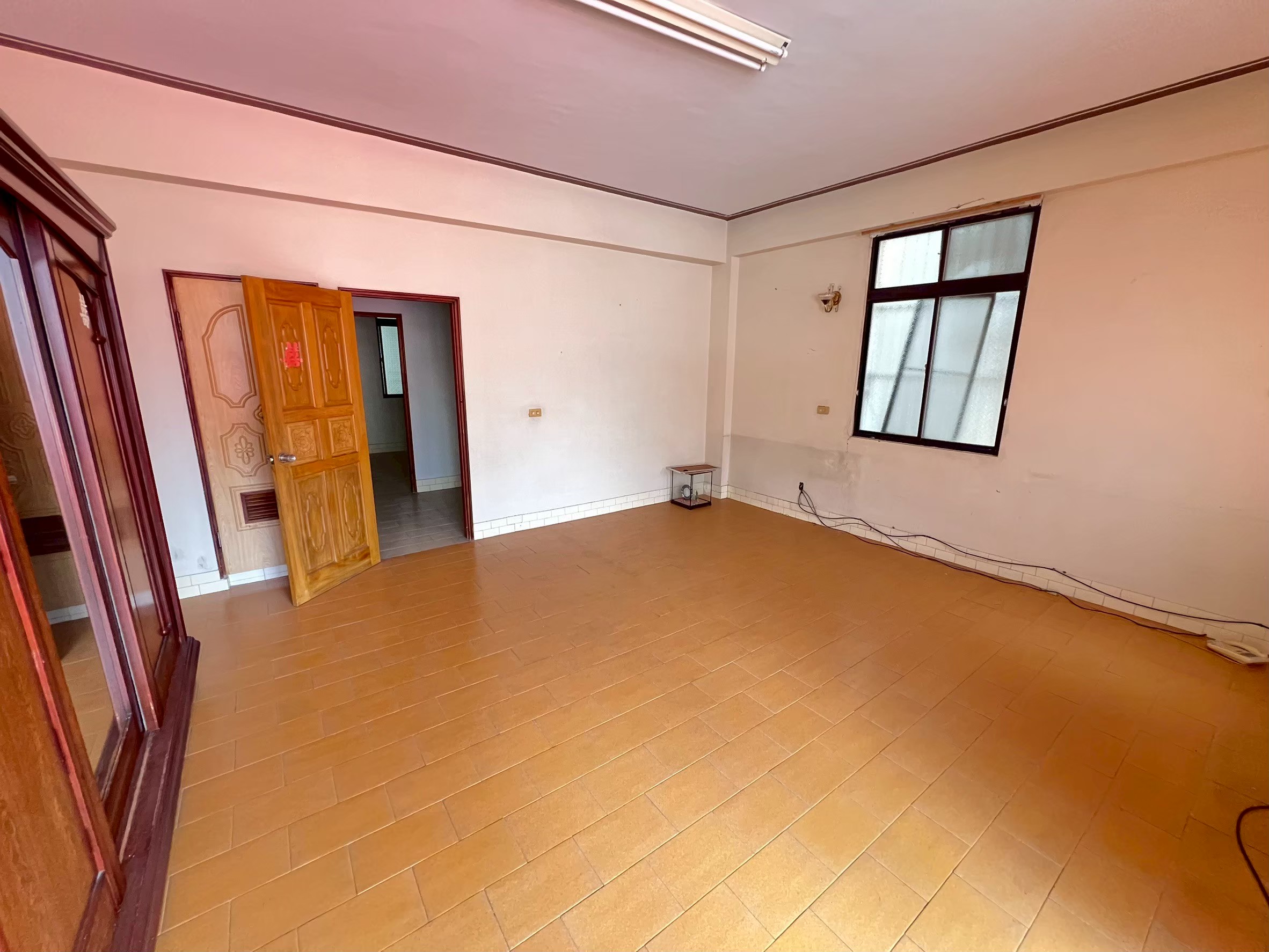 LINE_ALBUM_新化市場寬敞透天_251116_9