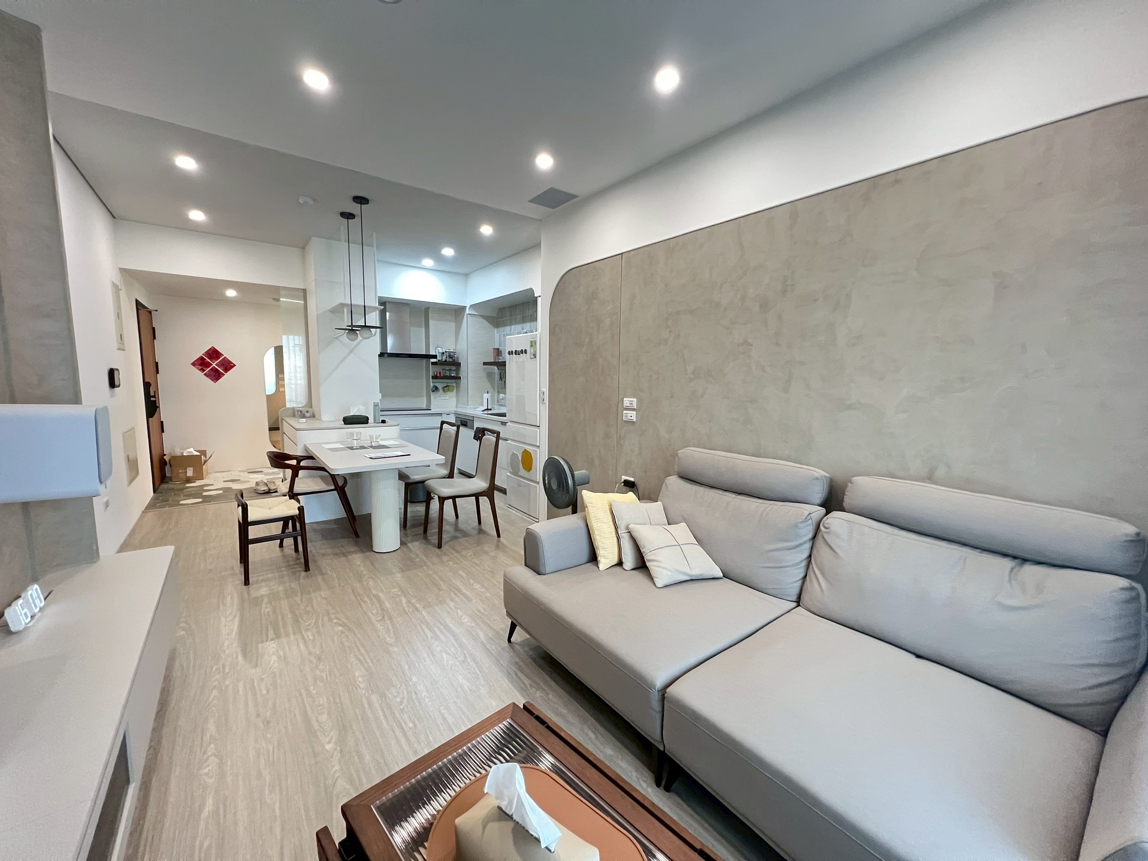 LINE_ALBUM_新化百萬裝潢簡約兩房_251102_9