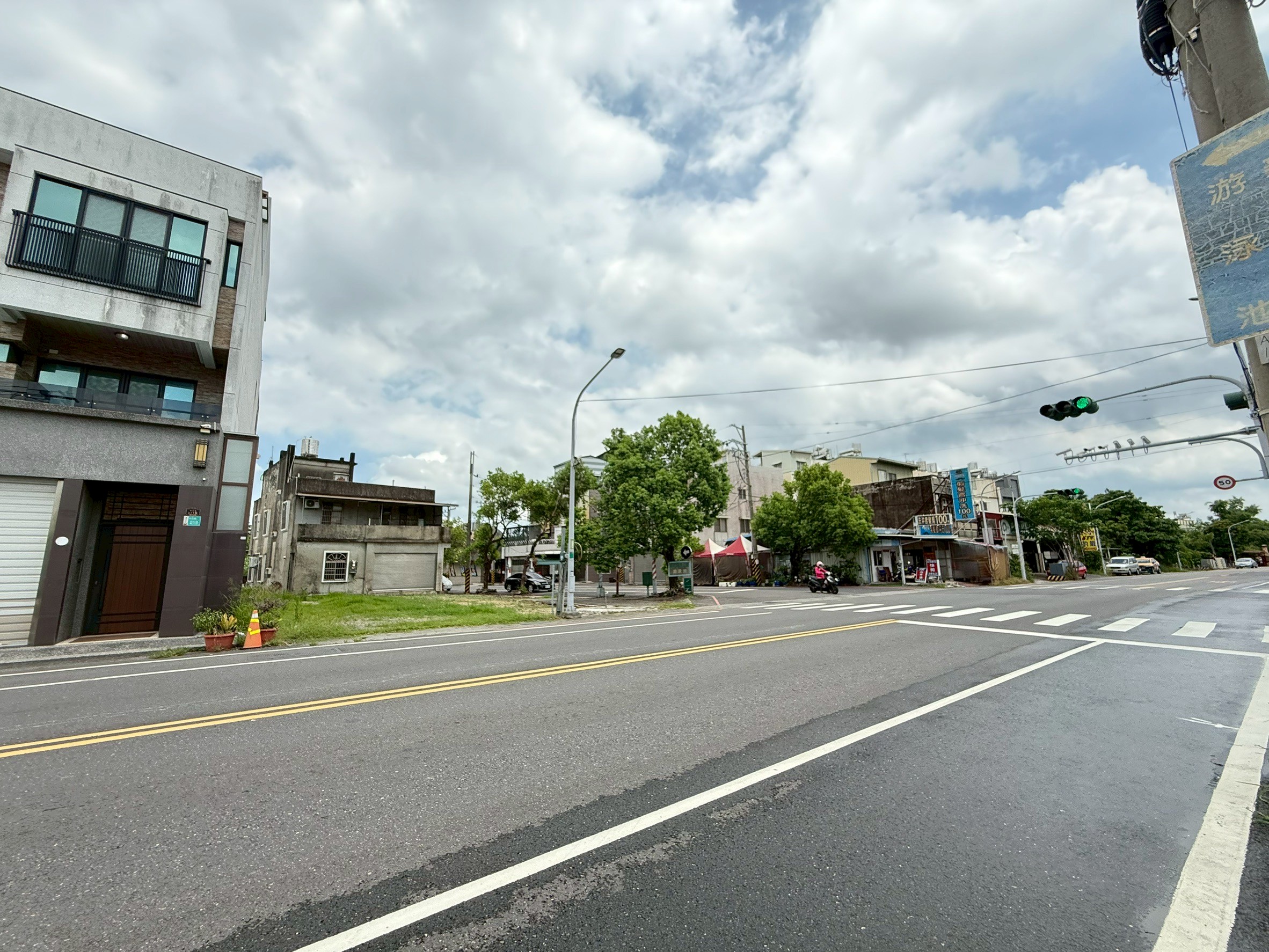 LINE_ALBUM_新化區新豐段 （體育公園轉交） 商業建地_250629_1