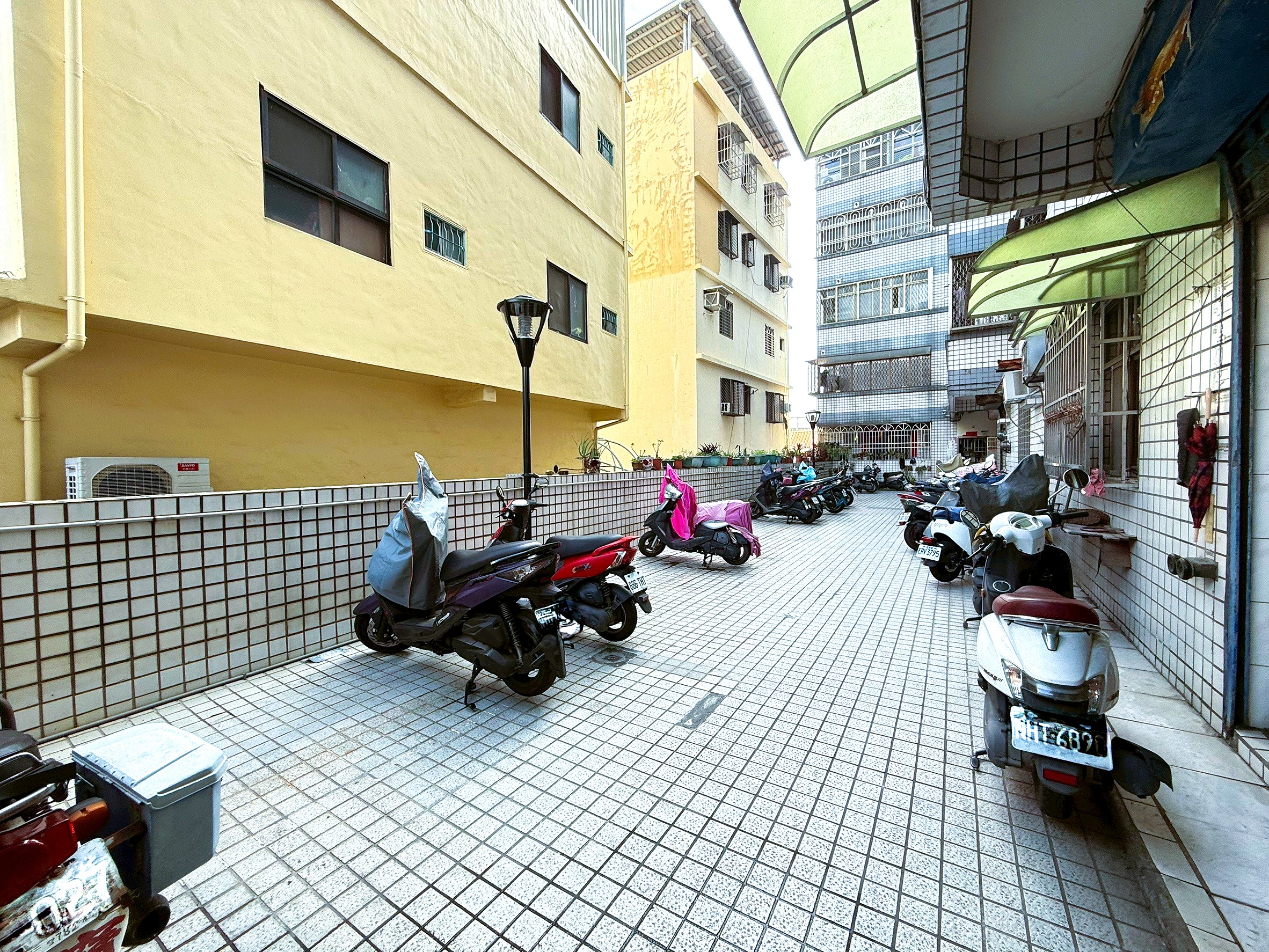 LINE_ALBUM_大寮區山頂路81號二樓_251224_3