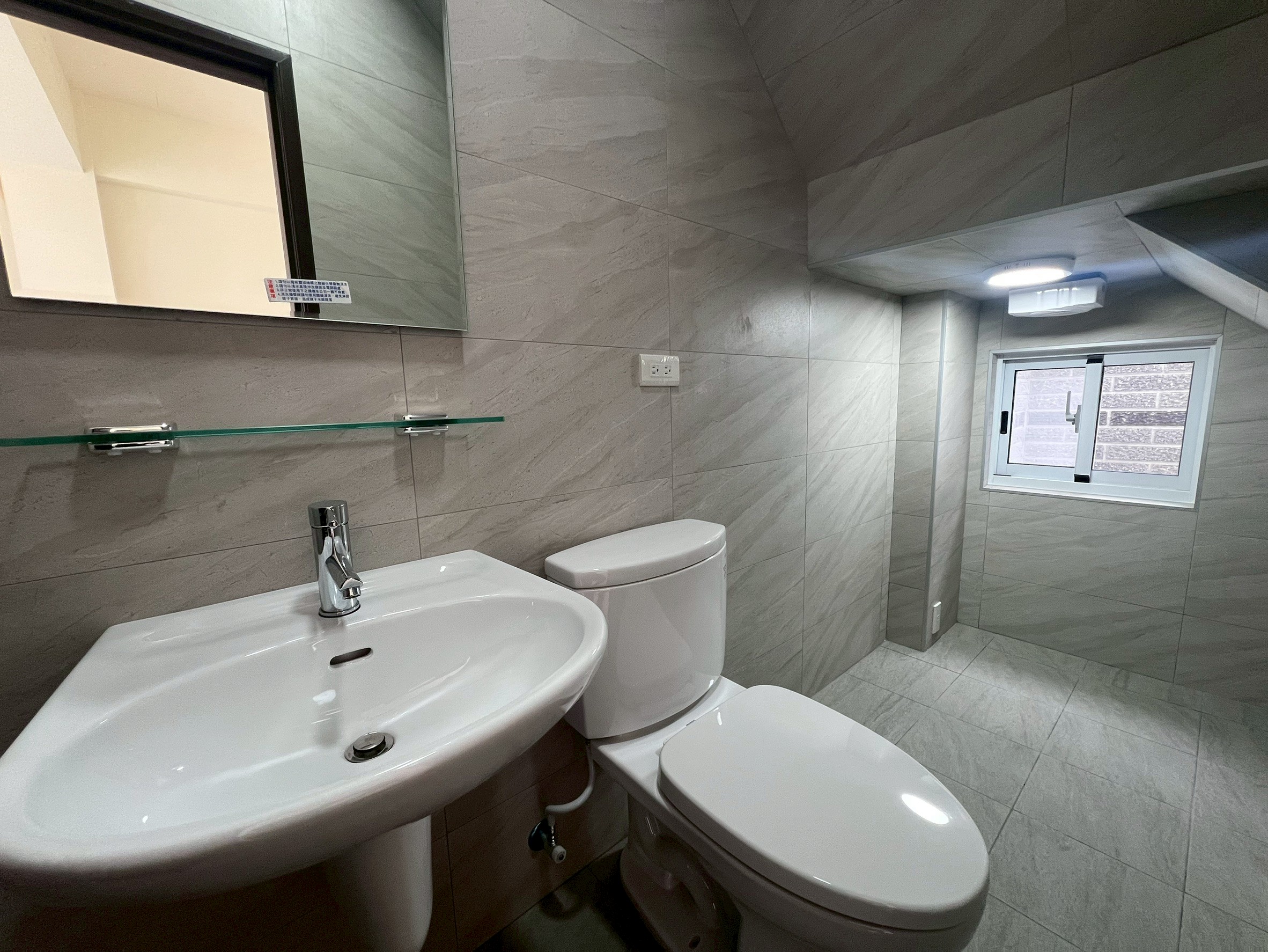 LINE_ALBUM_居易白_251219_15