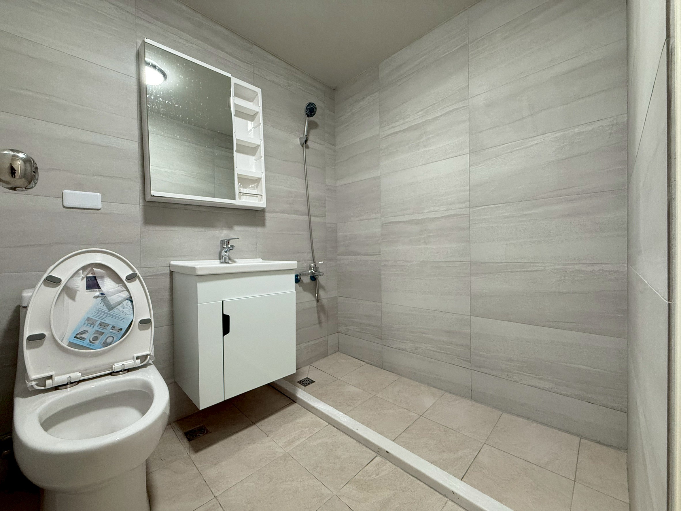 LINE_ALBUM_新化區大新路111巷48號3樓2 華廈_260109_7